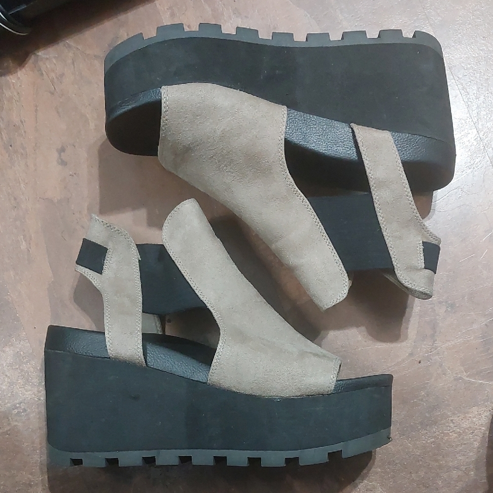 Women's Matisse Ada Platform Sandals in Black and Tan